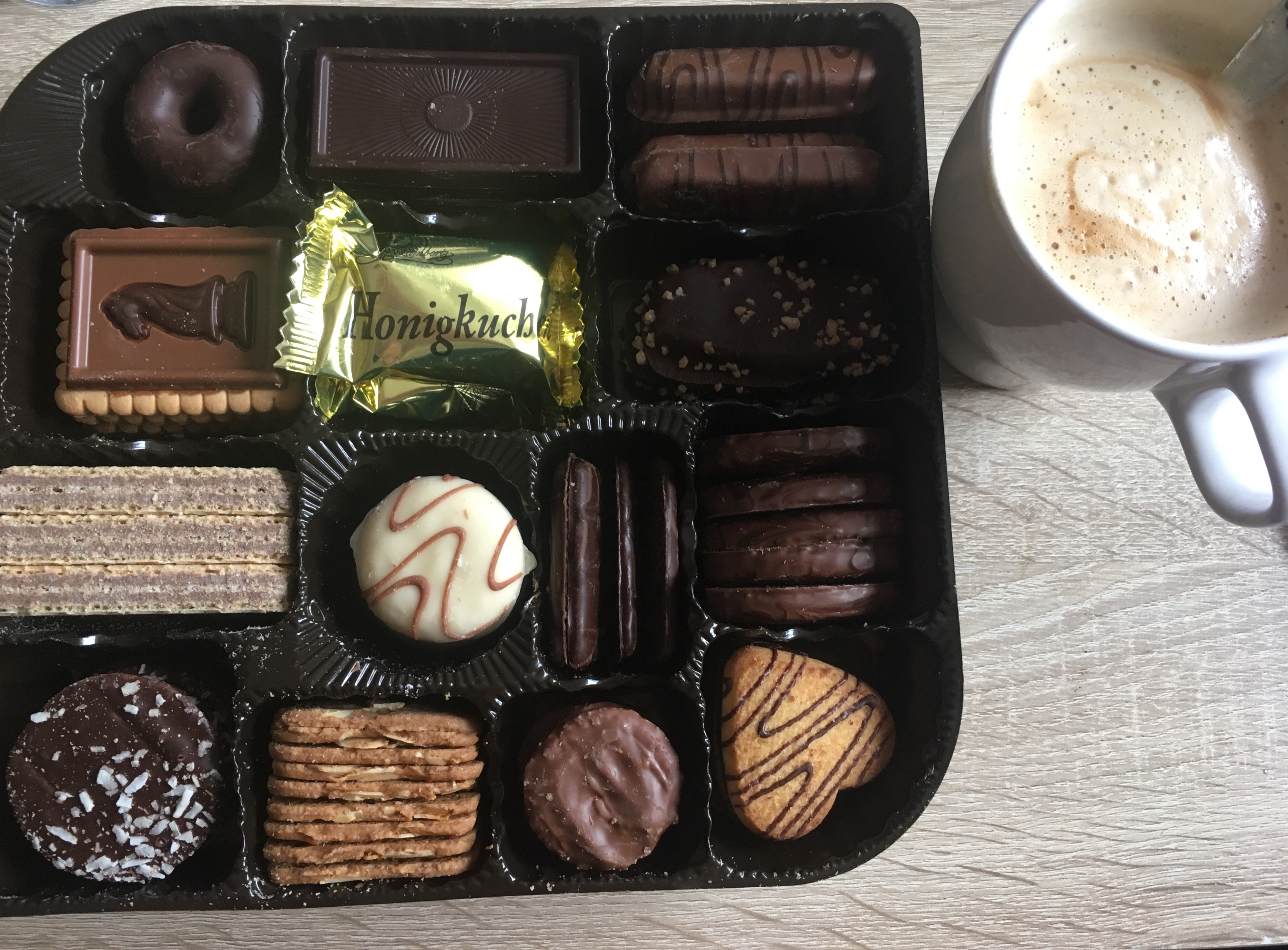 Prémiové sušenky LAMBERTZ v kovové dárkové dóze 520g