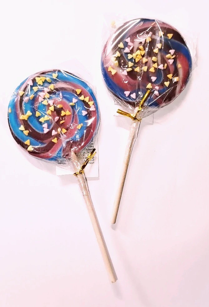 Lízátko RAINBOW SPIRAL 50 g & SPRINKLES - barevné DUHOVÉ lízátko - malinové se zdobením