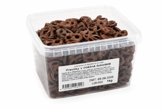 Preclíky v mléčné čokoládě 1 kg - čtvercová průhledná dóza
